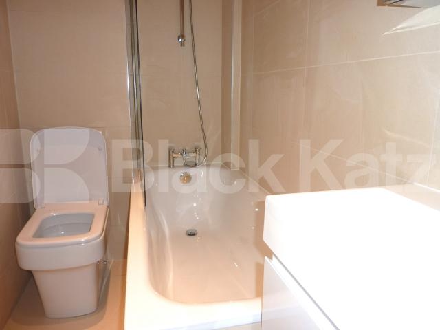 			4 BED/ 2BATH! , 4 Bedroom, 1 bath, 1 reception Flat			 Chepstow Road, BAYSWATER 